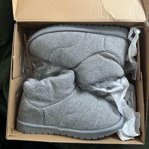 Brand new never worn! Purchased for $40